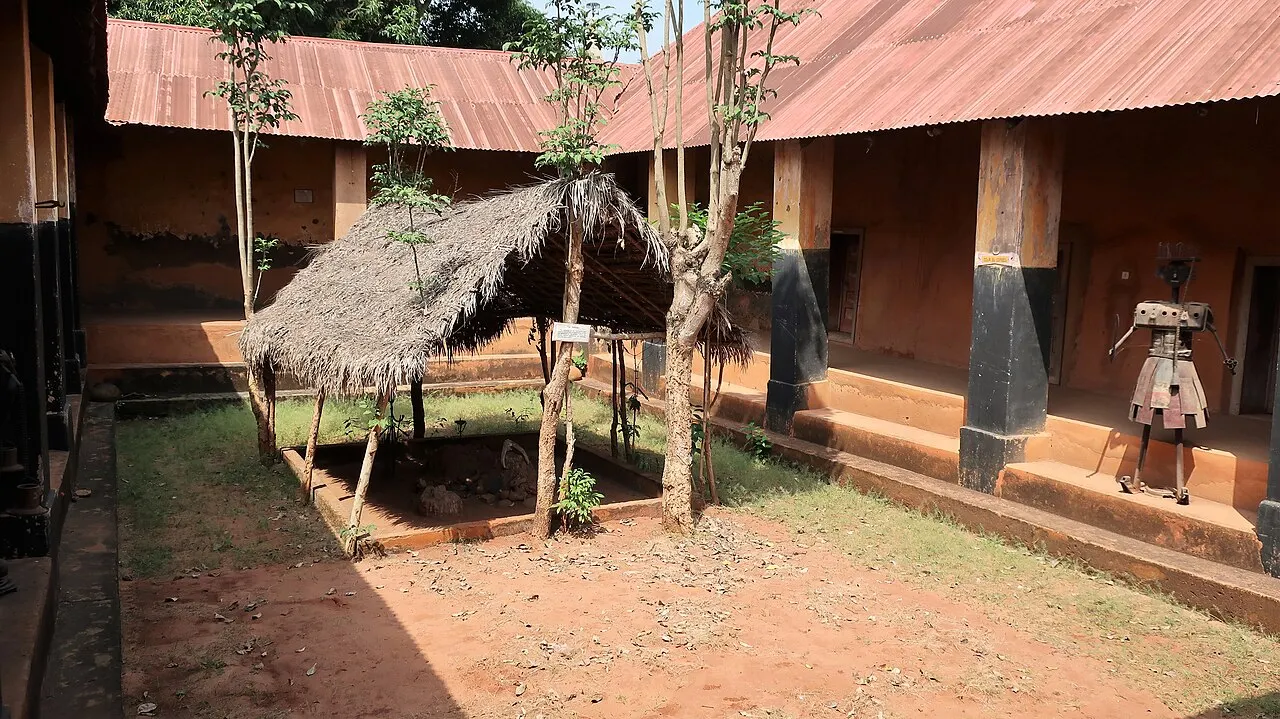 Cour du Musée Honmè, ancien palais royal de Porto-Novo au Bénin