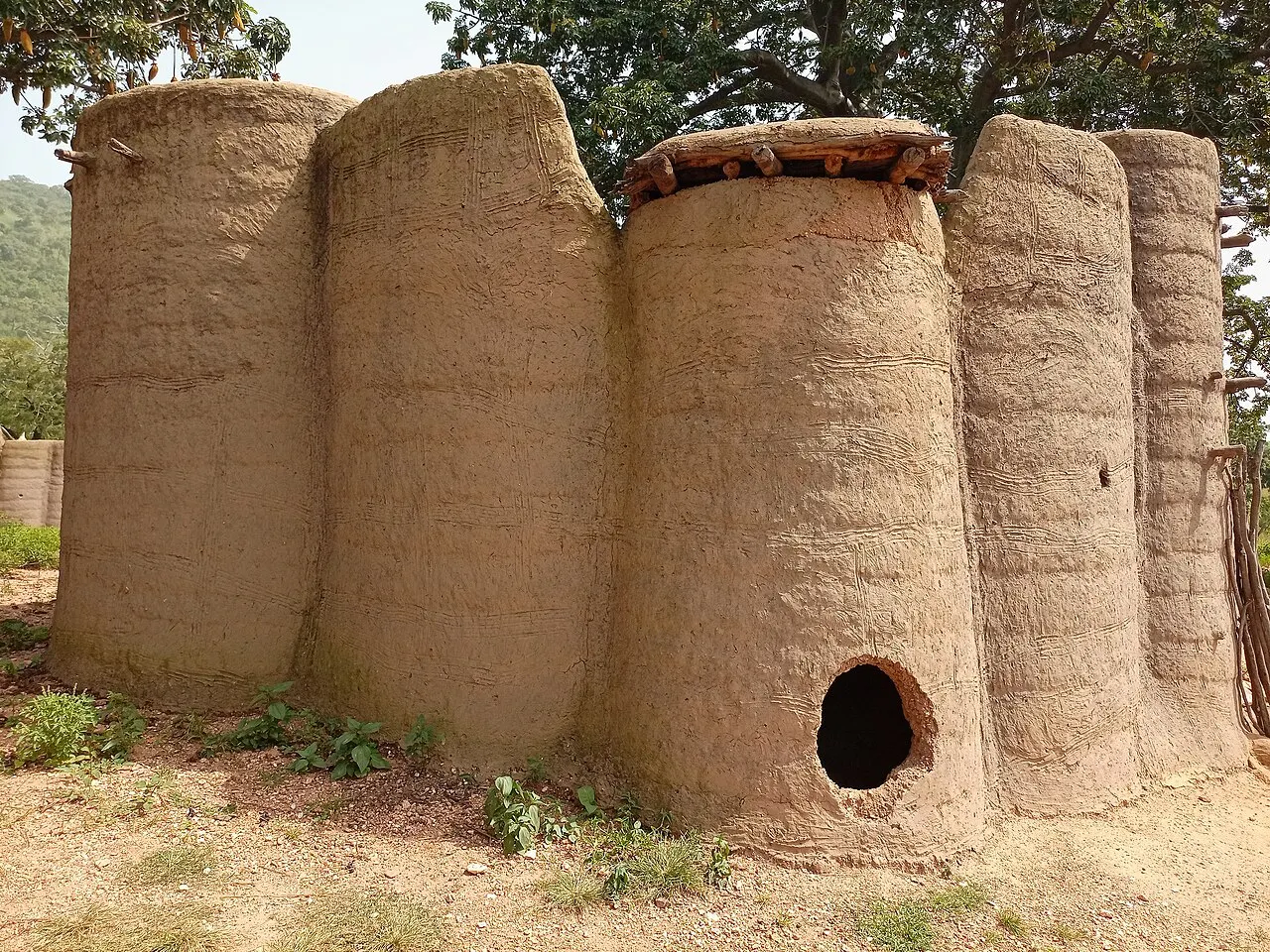 Maison traditionnelle fortifiée Tata Somba dans l'Atacora, nord du Bénin